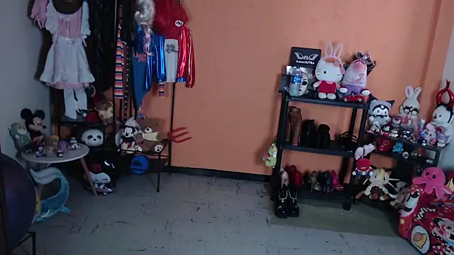 MissMiia2 online show from 06-11-26, 05:43
