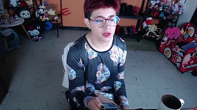 Snapshot of MissMiia2 chatting on 05-26-26, 01:53 MissMiia2 online show from 05-26-26, 01:53