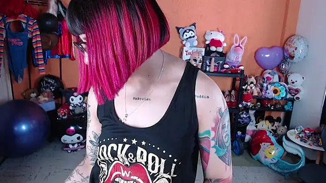 MissMiia2 online show from 11-05-25, 03:48