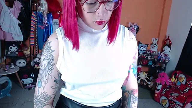 Snapshot of MissMiia2 chatting on 05-01-26, 11:26 MissMiia2 online show from 05-01-26, 11:26
