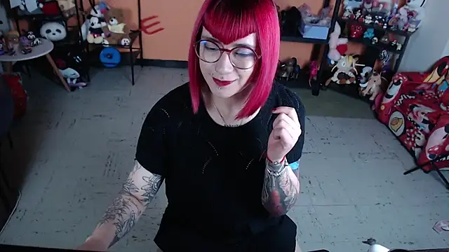 Snapshot of MissMiia2 chatting on 04-17-26, 10:07 MissMiia2 online show from 04-17-26, 10:07