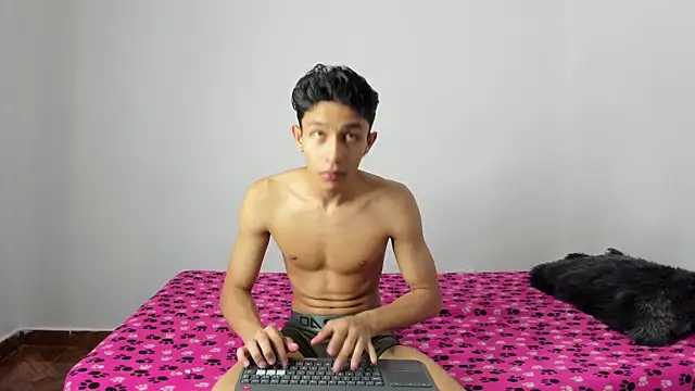 Snapshot of evanscollins chatting on 01-18-25, 03:09 evanscollins online show from 01-18-25, 03:09