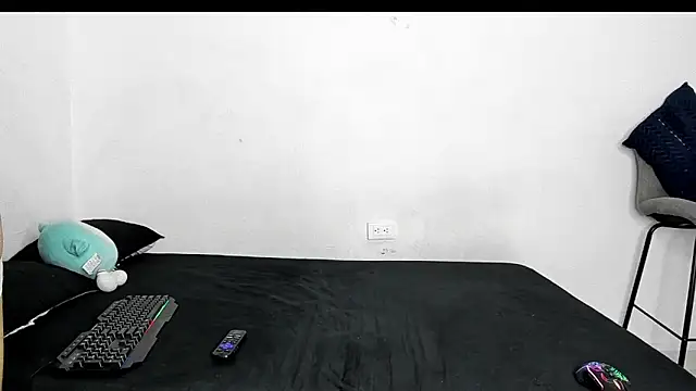 Snapshot of evanscollins chatting on 03-18-26, 10:54 evanscollins online show from 03-18-26, 10:54