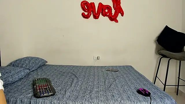 Snapshot of evanscollins chatting on 10-01-25, 05:12 evanscollins online show from 10-01-25, 05:12