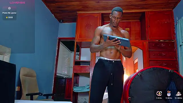 Snapshot of Iker_bigdick chatting on 02-25-26, 07:36 Iker bigdick online show from 02-25-26, 07:36