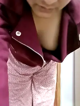 Indianhyna online show from 12-20-24, 08:49