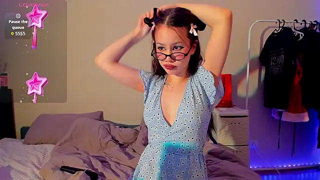 Snapshot of Anikka_Liam chatting on 10-10-25, 11:16 Anikka Liam online show from 10-10-25, 11:16