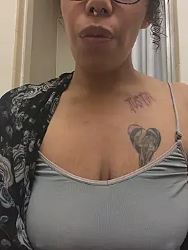 Princess Desirae online show from 05-10-26, 03:32