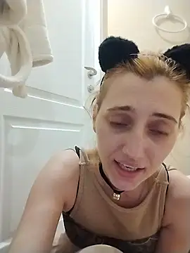 Snapshot of Iren chatting on 04-07-26, 08:32 Iren online show from 04-07-26, 08:32