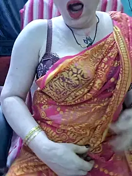 Snapshot of Raja_Ranii chatting on 02-21-26, 01:02 Raja Ranii online show from 02-21-26, 01:02