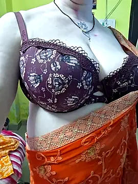 Snapshot of Raja_Ranii chatting on 02-14-26, 06:13 Raja Ranii online show from 02-14-26, 06:13