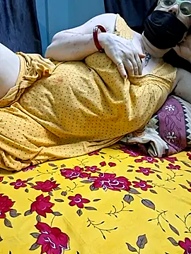 Snapshot of Raja_Ranii chatting on 10-31-25, 05:20 Raja Ranii online show from 10-31-25, 05:20