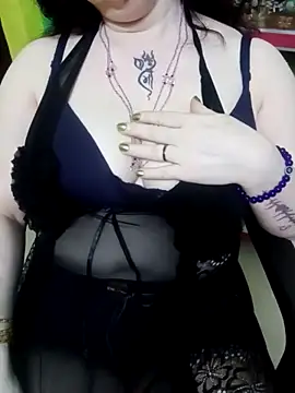 Snapshot of Raja_Ranii chatting on 02-17-25, 11:33 Raja Ranii online show from 02-17-25, 11:33