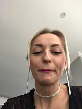 Snapshot of Diamond_Bunny_ chatting on 02-21-25, 01:11 Diamond Bunny online show from 02-21-25, 01:11