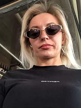 Snapshot of Diamond_Bunny_ chatting on 03-18-25, 11:22 Diamond Bunny online show from 03-18-25, 11:22