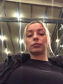 Snapshot of Diamond_Bunny_ chatting on 02-17-25, 05:34 Diamond Bunny online show from 02-17-25, 05:34