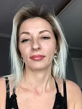 Snapshot of Diamond_Bunny_ chatting on 03-18-25, 03:55 Diamond Bunny online show from 03-18-25, 03:55
