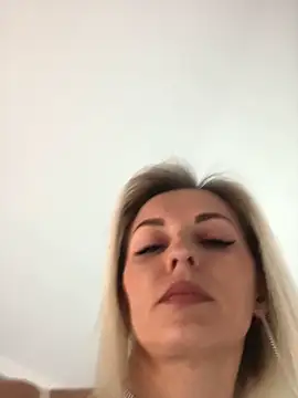 Snapshot of Diamond_Bunny_ chatting on 03-02-25, 01:53 Diamond Bunny online show from 03-02-25, 01:53