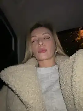 Snapshot of Diamond_Bunny_ chatting on 02-25-26, 04:18 Diamond Bunny online show from 02-25-26, 04:18