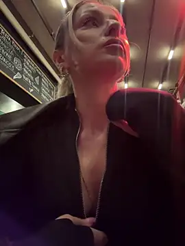 Snapshot of Diamond_Bunny_ chatting on 02-02-26, 03:55 Diamond Bunny online show from 02-02-26, 03:55