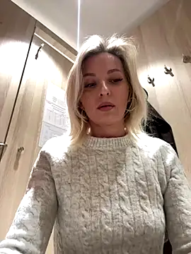 Diamond Bunny  online show from 12-05-25, 01:21