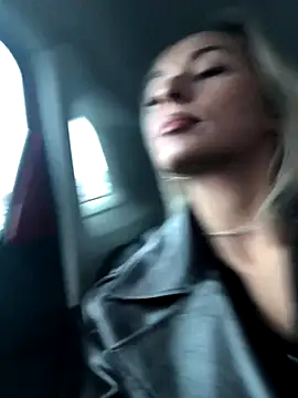 Diamond Bunny  online show from 11-09-25, 11:03