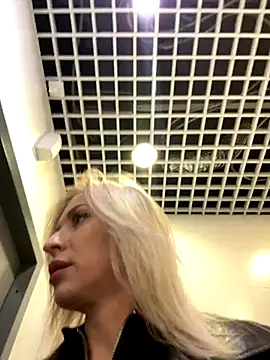 Diamond Bunny  online show from 12-16-25, 12:53