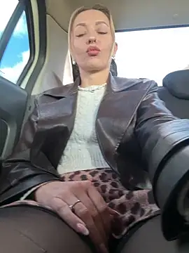 Snapshot of Diamond_Bunny_ chatting on 02-10-26, 10:47 Diamond Bunny online show from 02-10-26, 10:47