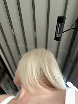 Diamond Bunny  online show from 05-18-26, 03:39