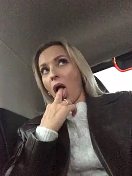 Diamond Bunny  online show from 10-29-25, 02:38