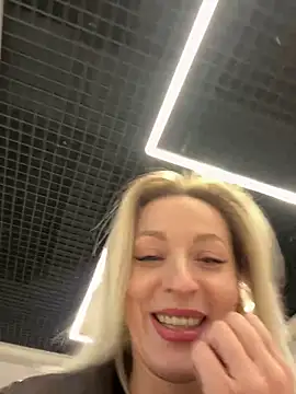 Diamond Bunny  online show from 11-23-25, 11:31