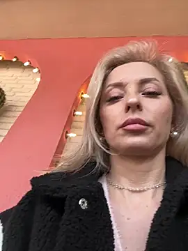 Snapshot of Diamond_Bunny_ chatting on 03-06-26, 10:43 Diamond Bunny online show from 03-06-26, 10:43