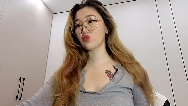 Jennatyan online show from 12-23-25, 05:07