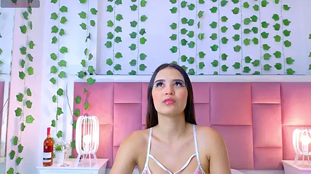 Snapshot of kaily_sweet1 chatting on 07-16-26, 11:18 kaily sweet1 online show from 07-16-26, 11:18