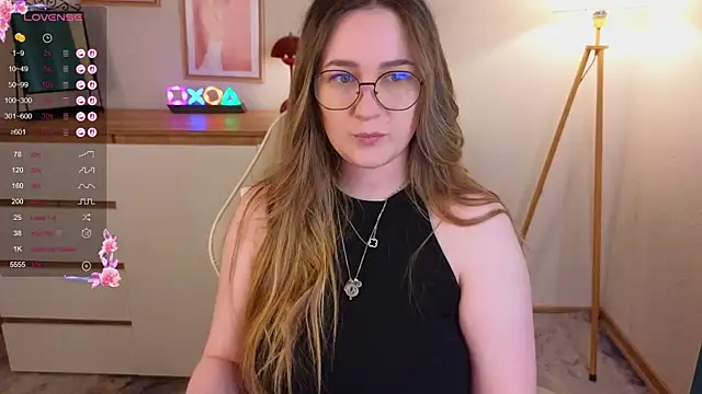 Snapshot of Emma_B1uem chatting on 10-14-25, 10:20 Emma B1uem online show from 10-14-25, 10:20