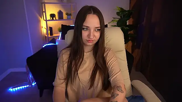 Snapshot of ElysLunar chatting on 12-17-24, 08:43 ElysLunar online show from 12-17-24, 08:43