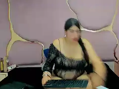 Snapshot of Criistaal_ chatting on 02-28-25, 05:59 Criistaal  online show from 02-28-25, 05:59