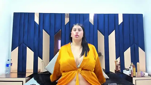 Snapshot of Criistaal_ chatting on 02-16-25, 08:32 Criistaal  online show from 02-16-25, 08:32