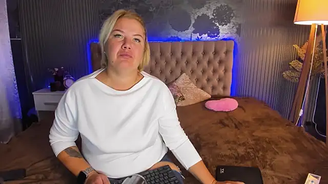 CurlyDreams online show from 09-19-25, 05:11