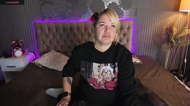 CurlyDreams online show from 10-20-25, 05:31