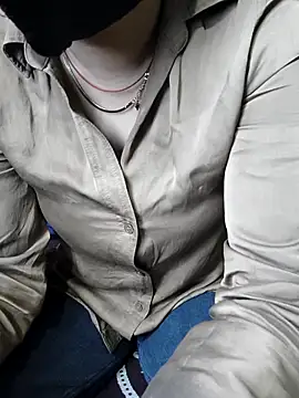 kaveerpooja947 online show from 02-11-26, 04:40