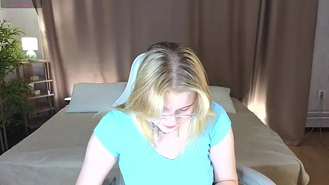 Snapshot of Colleen_Blake chatting on 04-27-26, 05:00 Colleen Blake online show from 04-27-26, 05:00