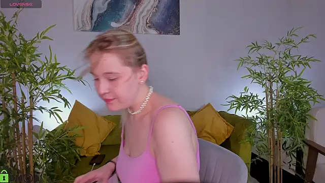 Snapshot of Colleen_Blake chatting on 06-22-26, 05:21 Colleen Blake online show from 06-22-26, 05:21