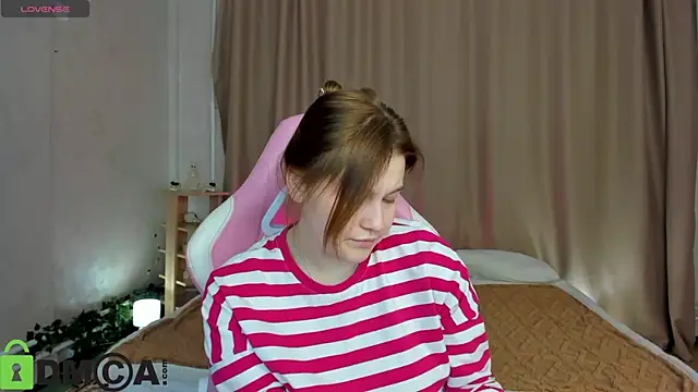 Colleen Blake online show from 11-30-25, 04:52