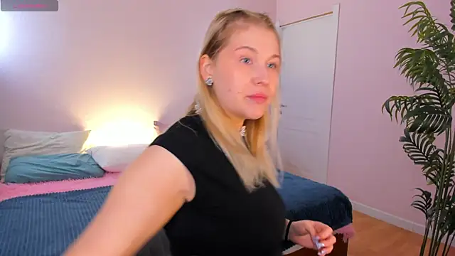 Snapshot of Colleen_Blake chatting on 05-07-26, 05:05 Colleen Blake online show from 05-07-26, 05:05