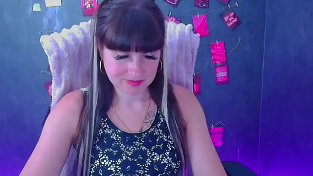 Snapshot of Violla_My chatting on 06-25-26, 05:56 Violla My online show from 06-25-26, 05:56
