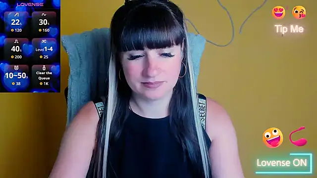 Snapshot of Violla_My chatting on 06-21-26, 05:13 Violla My online show from 06-21-26, 05:13