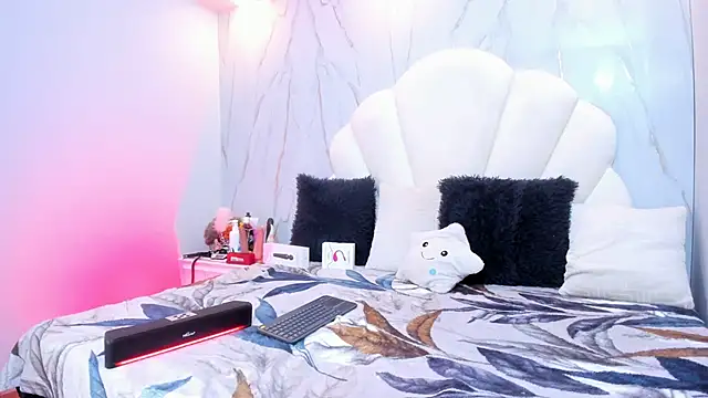 Tiffany sander online show from 03-11-25, 03:25