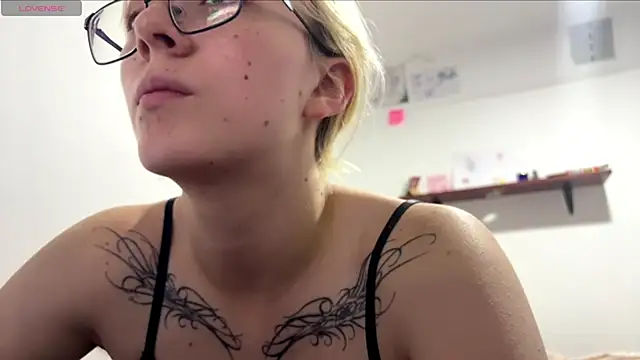 Cloe five online show from 03-19-26, 04:51