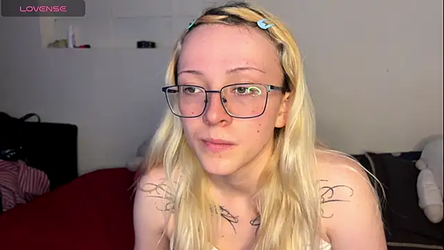 Cloe five online show from 10-24-25, 06:40